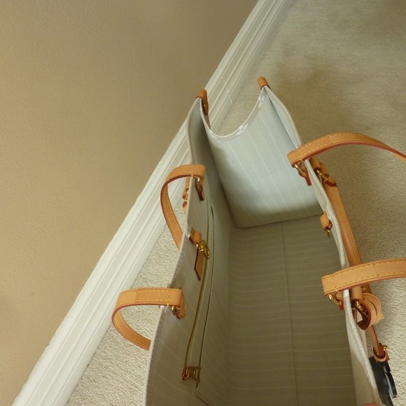 Louis Vuitton ONTHEGO GM "By the Pool" Limited Edition Tote Logo Bag - EUC RARE! - Picture 7 of 13